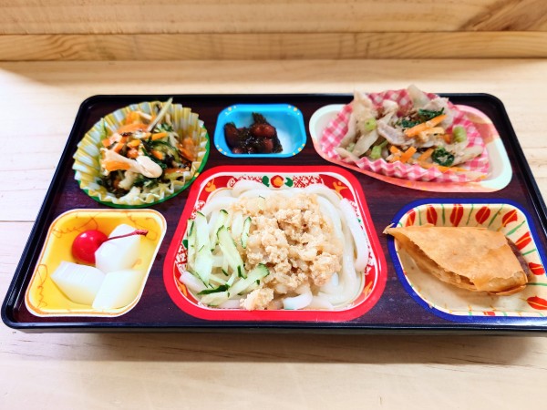 もち麦入肉味噌うどん♡春巻♡ごぼうの梅おかか炒め♡白菜の塩っペサラダ🥗サムネイル