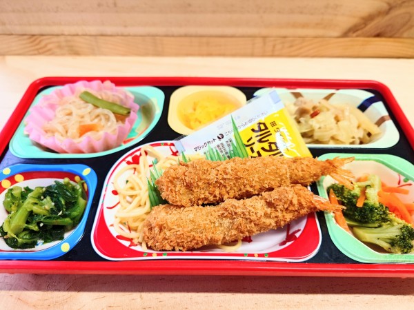 エビフライ🍤鶏肉とキャベツのペペロン炒め🍝春雨のコンソメ煮サムネイル